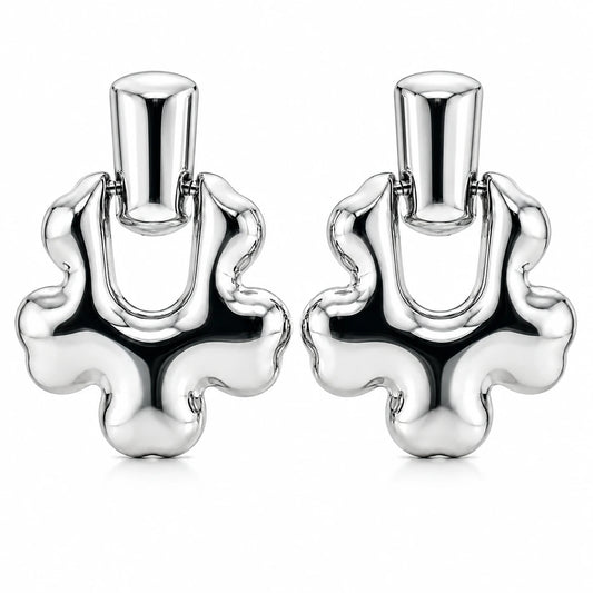 Boucles d'oreilles pendantes Speculo en acier inoxydable, design fluide argenté avec finition brillante