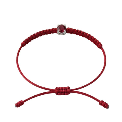 Bracelet cordon bordeaux, pierre de rubis rouge de laboratoire sertie sur or
750/1000, fermoir coulissant réglable
