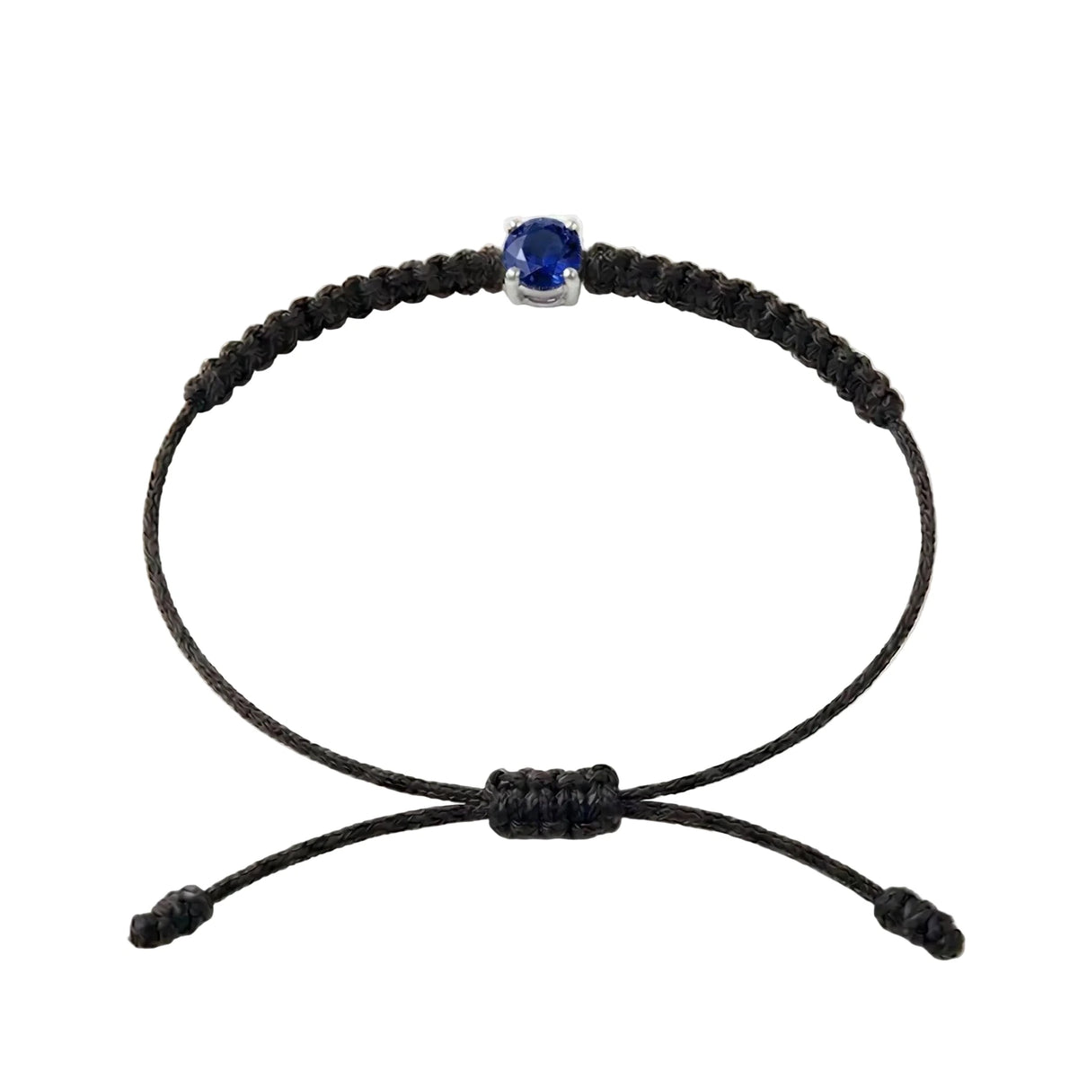 Bracelet cordon noir, pierre de saphir bleu de laboratoire sertie sur or 750/1000,
fermoir coulissant réglable