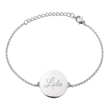 Bracelet médaille ovale personnalisable en acier inoxydable argent avec gravure prénom sur chaîne fine ajustable.