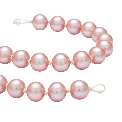 Renfilage de collier de perles avec nœuds