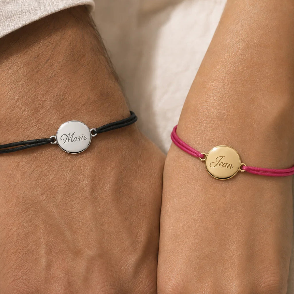 photo de bracelets cordon mixtes pour couple avec médailles en acier inoxydable doré et argenté à graver