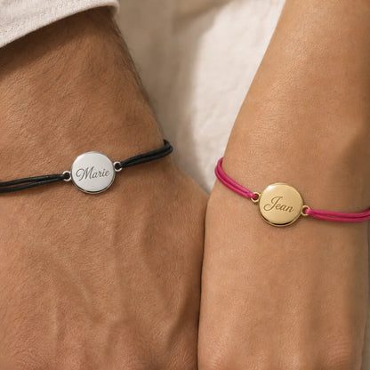 photo de bracelets cordon mixtes pour couple avec médailles en acier inoxydable doré et argenté à graver