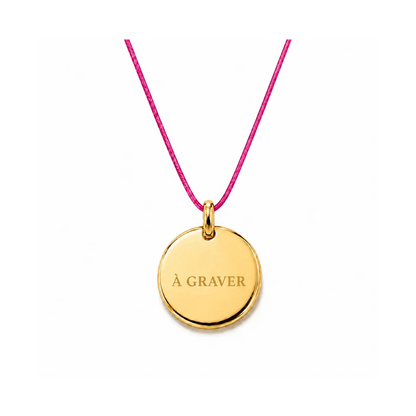 collier cordon de couleur rose framboise avec fermoir et médaille dorée  graver 8 mm ou 15 mm au choix 