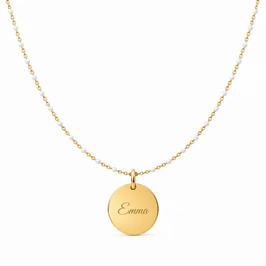 Collier médaille sur chaîne fine en acier inoxydable doré avec petites perles de résine colorées blanc