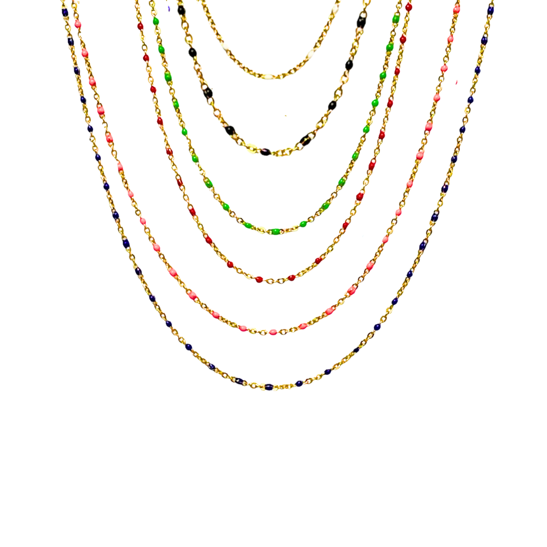 Collier chaîne fine en acier inoxydable doré avec petites perles de résine colorées