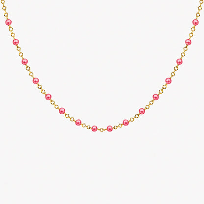 Collier chaîne fine en acier inoxydable dorée avec petites perles de résine colorées roses claires