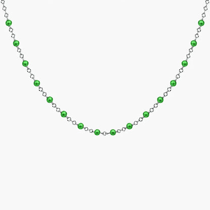 Collier chaîne fine en acier inoxydable argenté avec petites perles de résine vertes 