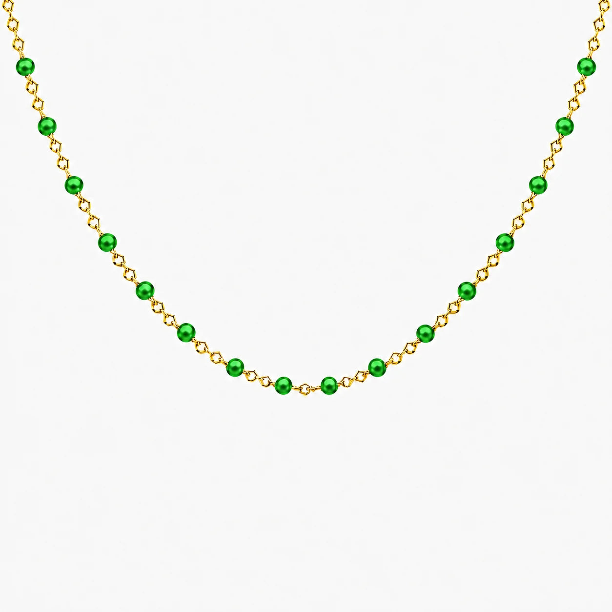 Collier chaîne fine en acier inoxydable dorée avec petites perles de résine vertes