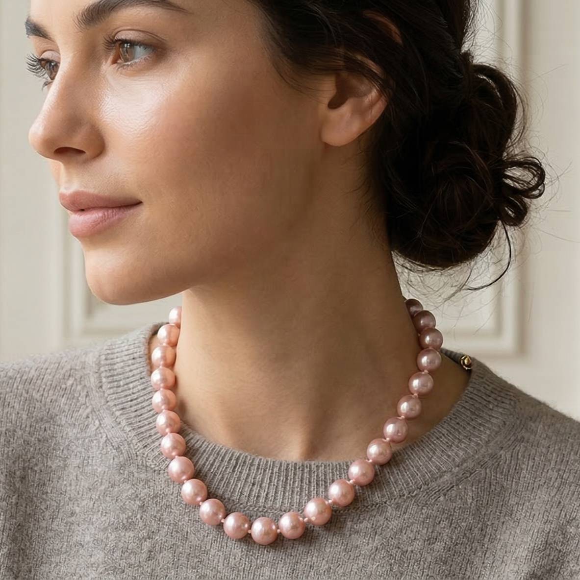 Renfilage de collier de perles avec nœuds