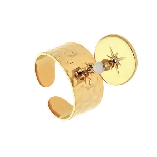 Bague céleste en acier inoxydable avec charm circulaire orné d'une pierre nacrée — vue détail