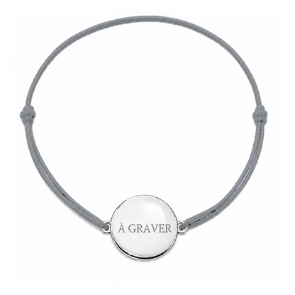 Bracelet cordon personnalisé avec médaille argentée et cordon gris 