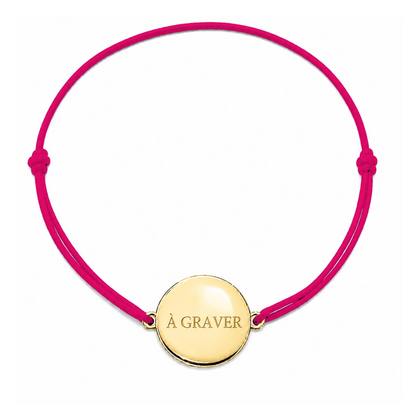 Bracelet cordon mixte et ajustable personnalisé avec médaille dorée à graver et cordon rose framboise