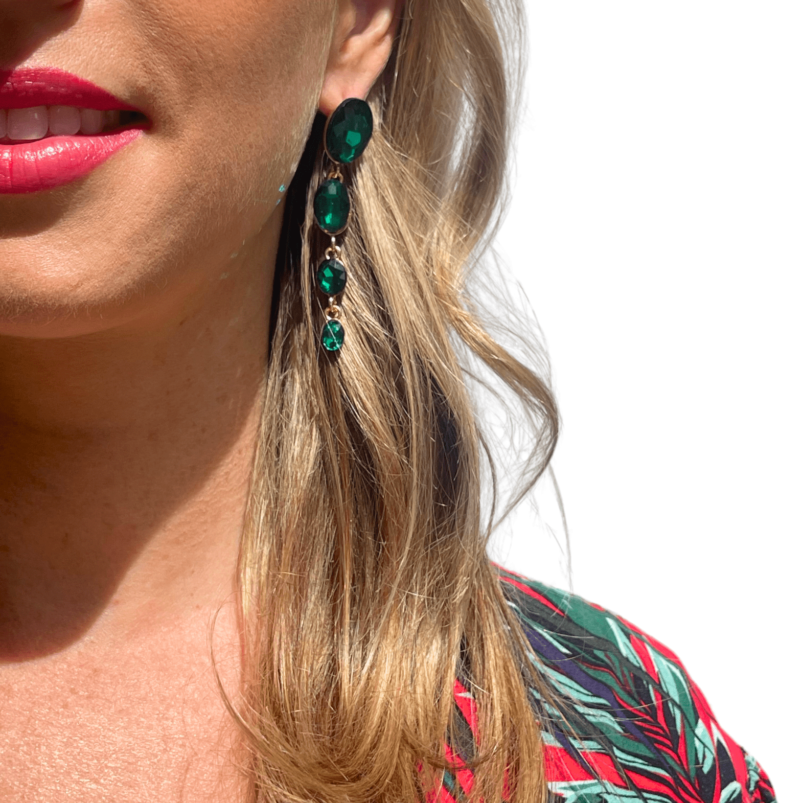 Photo Portée Boucles d'Oreilles Pendantes Emeraude 