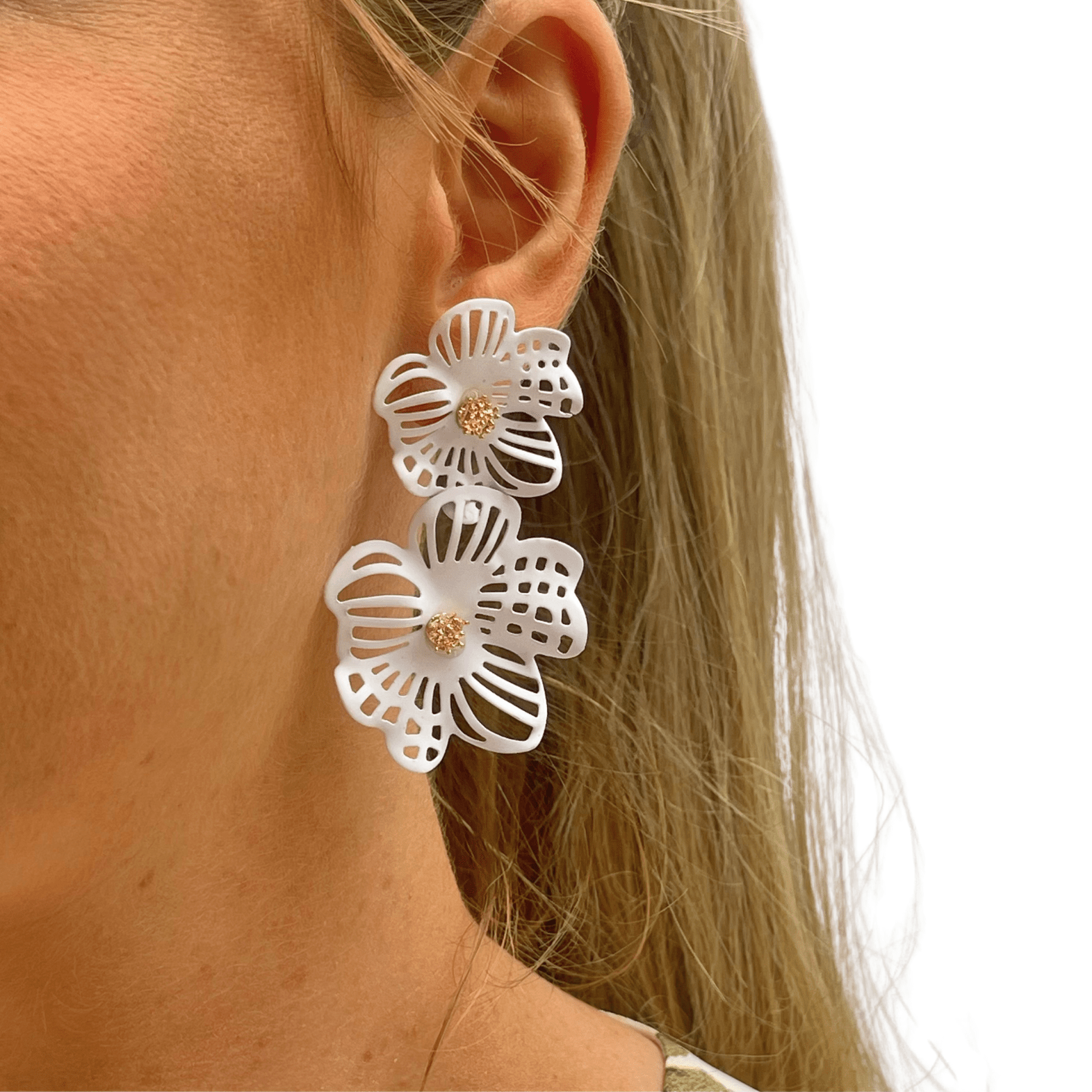 Photo Portée Boucles d'Oreilles Pendantes Lys 