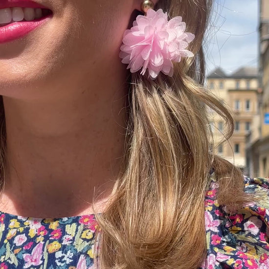 Vidéo Portée Boucles d'Oreilles Pendantes Hortensia
