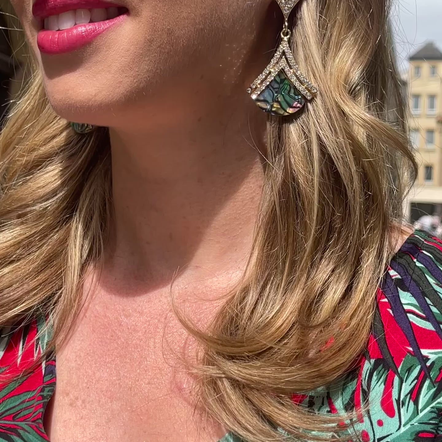 Vidéo Portée Boucles d'Oreilles Pendantes Iridescence