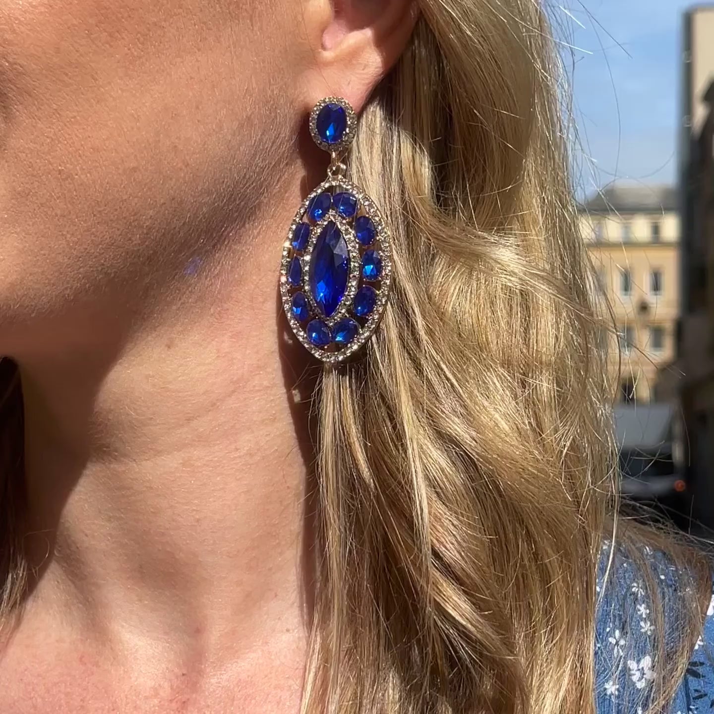 Vidéo Portée Boucles d'Oreilles Pendantes Divine
