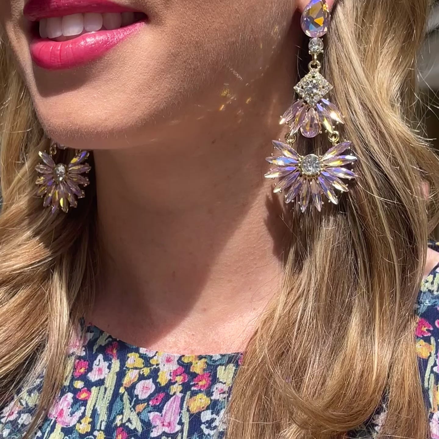 Vidéo Portée Boucles d'Oreilles Pendantes Fleurs de Cristal
